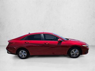 Used 2025 Hyundai Elantra SE FWD video 4