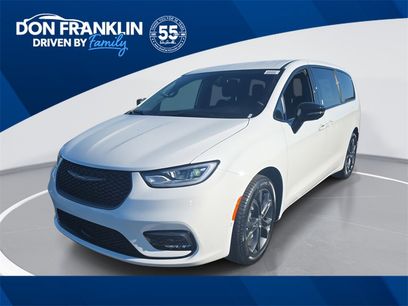New 2026 Chrysler Pacifica Select