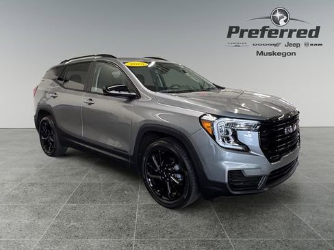 Used 2023 GMC Terrain SLE w/ Driver Convenience Package FWD image 1