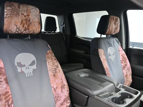 Used 2020 Chevrolet Silverado 1500 Custom w/ Custom Value Package image 11