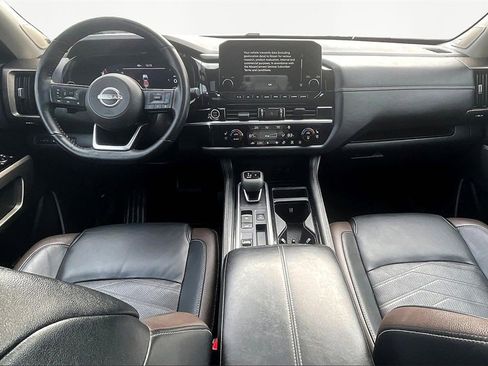 Used 2024 Nissan Pathfinder Platinum w/ Cargo Package image 16