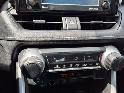 Used 2021 Toyota RAV4 LE w/ Carpet Mat Package (TMS) FWD image 27