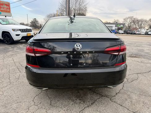 Used 2022 Volkswagen Passat 2.0T R-Line image 4