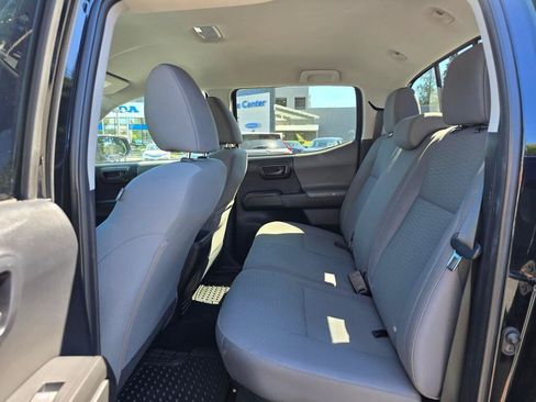 Used 2019 Toyota Tacoma SR5 AWD/4WD image 4