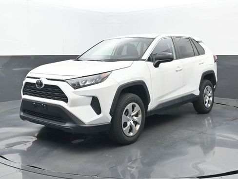 Used 2022 Toyota RAV4 LE image 8