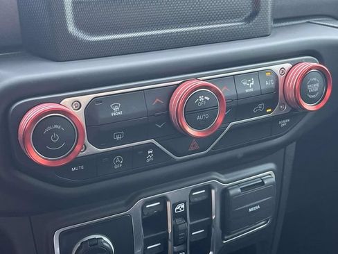 Used 2021 Jeep Gladiator Mojave AWD/4WD image 30