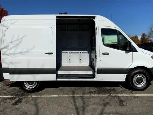 Used 2025 Mercedes-Benz Sprinter 2500 image 24