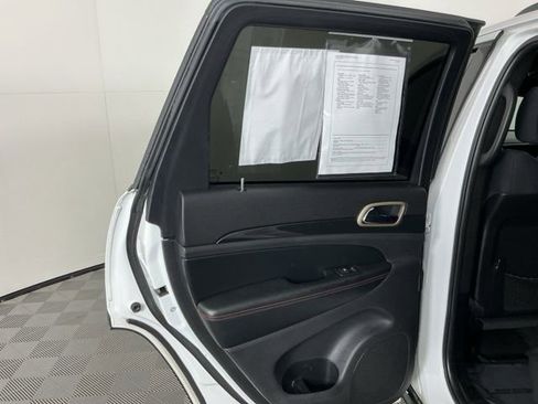 Used 2017 Jeep Grand Cherokee Laredo image 26