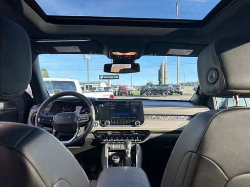 Used 2025 Chevrolet Colorado ZR2 w/ Technology Package image 24