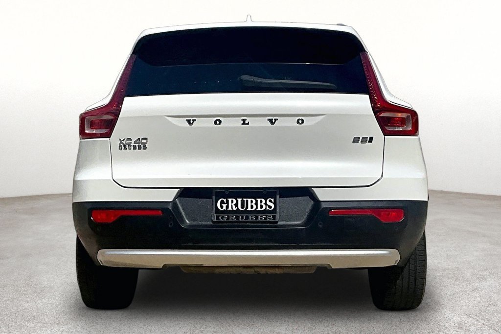 Used 2023 Volvo XC40 B5 Plus AWD/4WD image 5