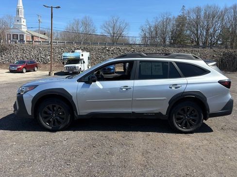 Used 2023 Subaru Outback Onyx Edition image 5