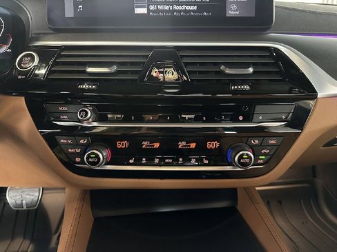 Used 2021 BMW M550i xDrive w/ Premium Package image 25