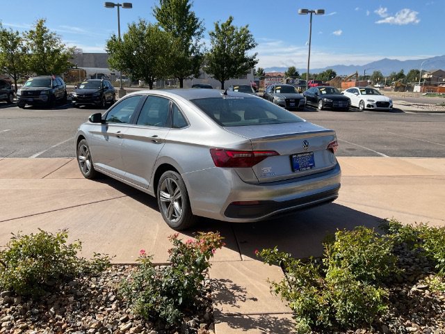 Used 2024 Volkswagen Jetta SE FWD image 6
