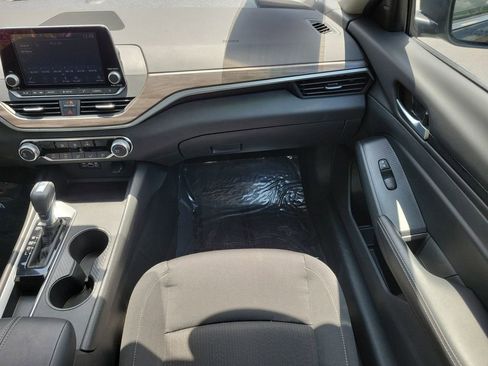 Used 2025 Nissan Altima 2.5 SV FWD image 14