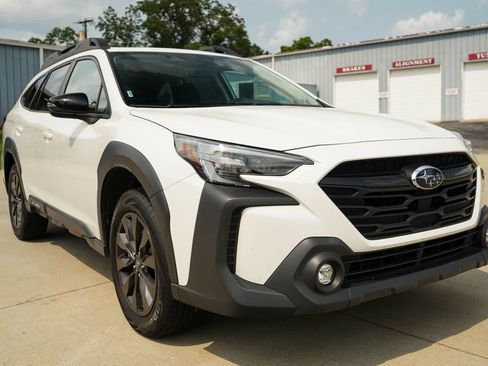 Used 2025 Subaru Outback Onyx Edition AWD/4WD image 36
