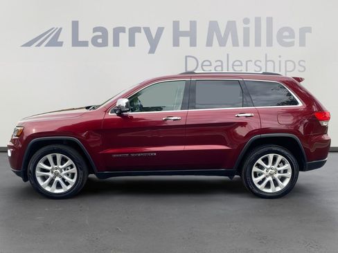Used 2017 Jeep Grand Cherokee Limited w/ Luxury Group II image 2