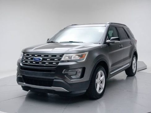 Used 2017 Ford Explorer XLT w/ Equipment Group 202A AWD/4WD image 1