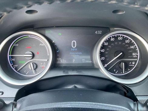 Used 2024 Toyota Camry XLE FWD image 13