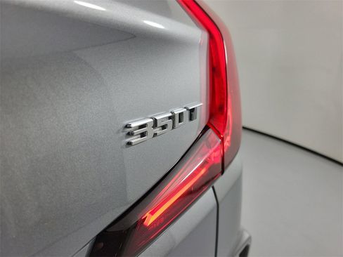 Certified 2025 Cadillac XT4 Premium Luxury image 5