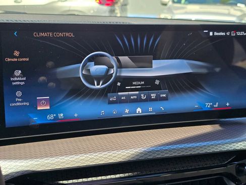 Used 2025 BMW 330i xDrive Sedan w/ M Sport Package image 30