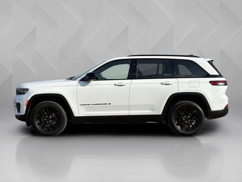 Used 2024 Jeep Grand Cherokee Altitude AWD/4WD image 8