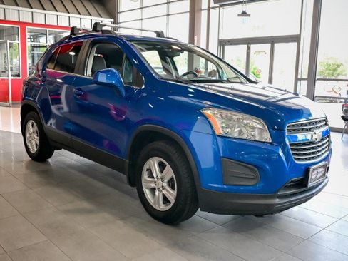 Used 2015 Chevrolet Trax LT w/ LT Sun and Sound Package AWD/4WD image 3