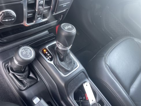 Used 2022 Jeep Wrangler Unlimited Sahara AWD/4WD image 25