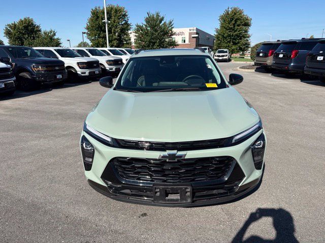 Used 2025 Chevrolet Trax ACTIV w/ Sunroof Package FWD image 2
