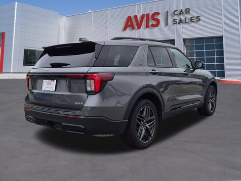 Used 2025 Ford Explorer ST-Line w/ ST-Line Street Pack AWD/4WD image 6