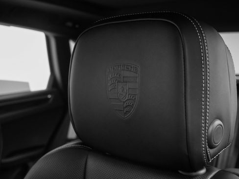 Used 2025 Porsche Macan Turbo image 48