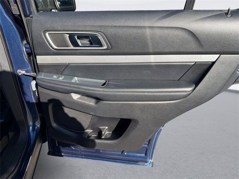 Used 2017 Ford Explorer XLT image 21
