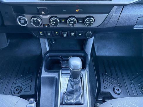 Used 2019 Toyota Tacoma TRD Off-Road w/ Technology Package image 18