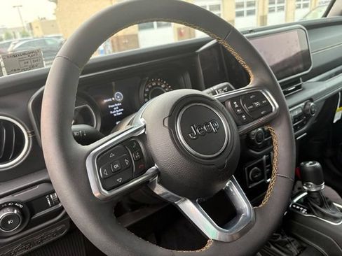 Used 2024 Jeep Wrangler Unlimited Sahara w/ Technology Group AWD/4WD image 9