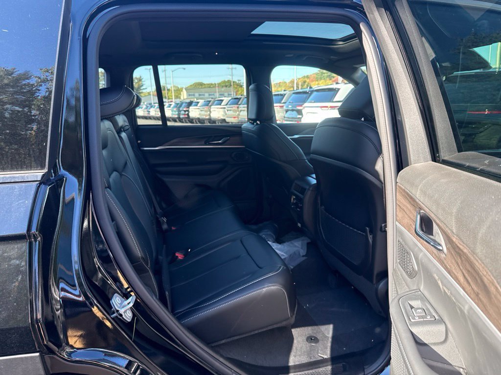 New 2027 Jeep Grand Cherokee Limited AWD/4WD image 26