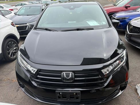 Used 2024 Honda Odyssey Sport image 2