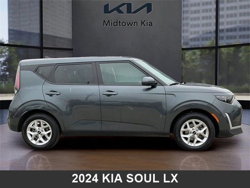 Used 2024 Kia Soul LX w/ Option Group 015 image 2