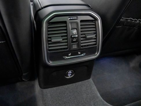 Certified 2025 Porsche Macan GTS image 21