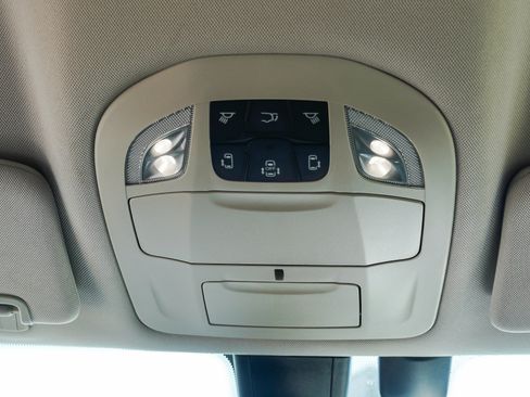 Used 2018 Chrysler Pacifica Touring-L FWD image 31