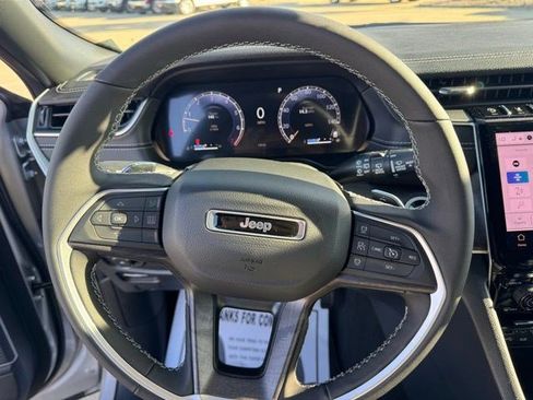 New 2025 Jeep Grand Cherokee Limited w/ Trailer Tow Package image 16