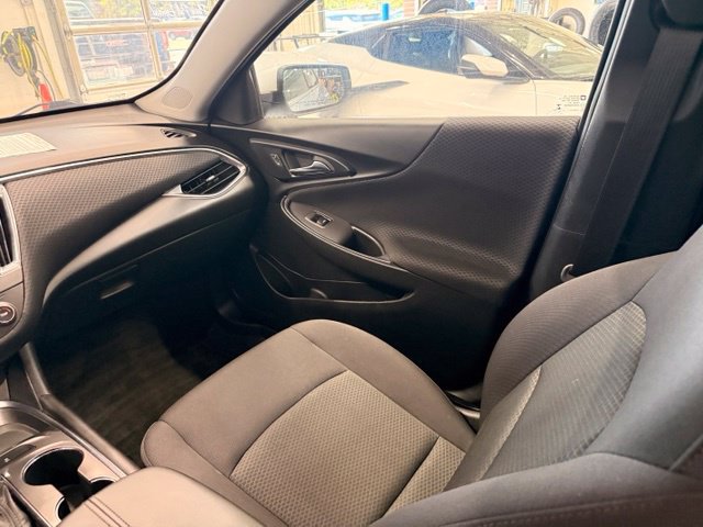 Used 2017 Chevrolet Malibu LT FWD image 16
