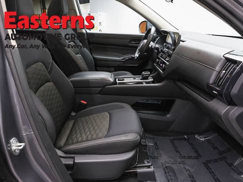 Used 2023 Nissan Pathfinder SV w/ SV Premium Package AWD/4WD image 25