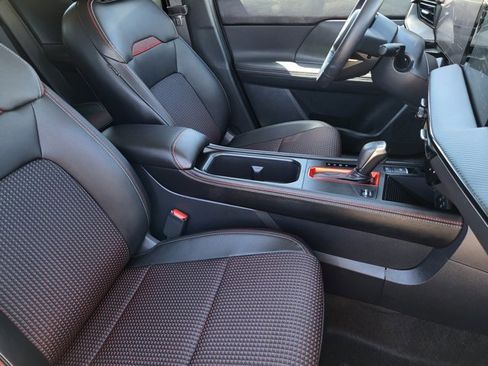 Certified 2025 Nissan Kicks SR w/ SR Premium Package image 10