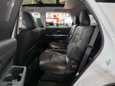 New 2026 Nissan Pathfinder Platinum image 21
