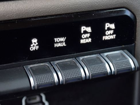 Used 2020 RAM 1500 Laramie RWD image 11