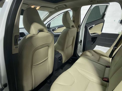 Used 2016 Volvo XC60 T6 w/ Proximity Package image 12