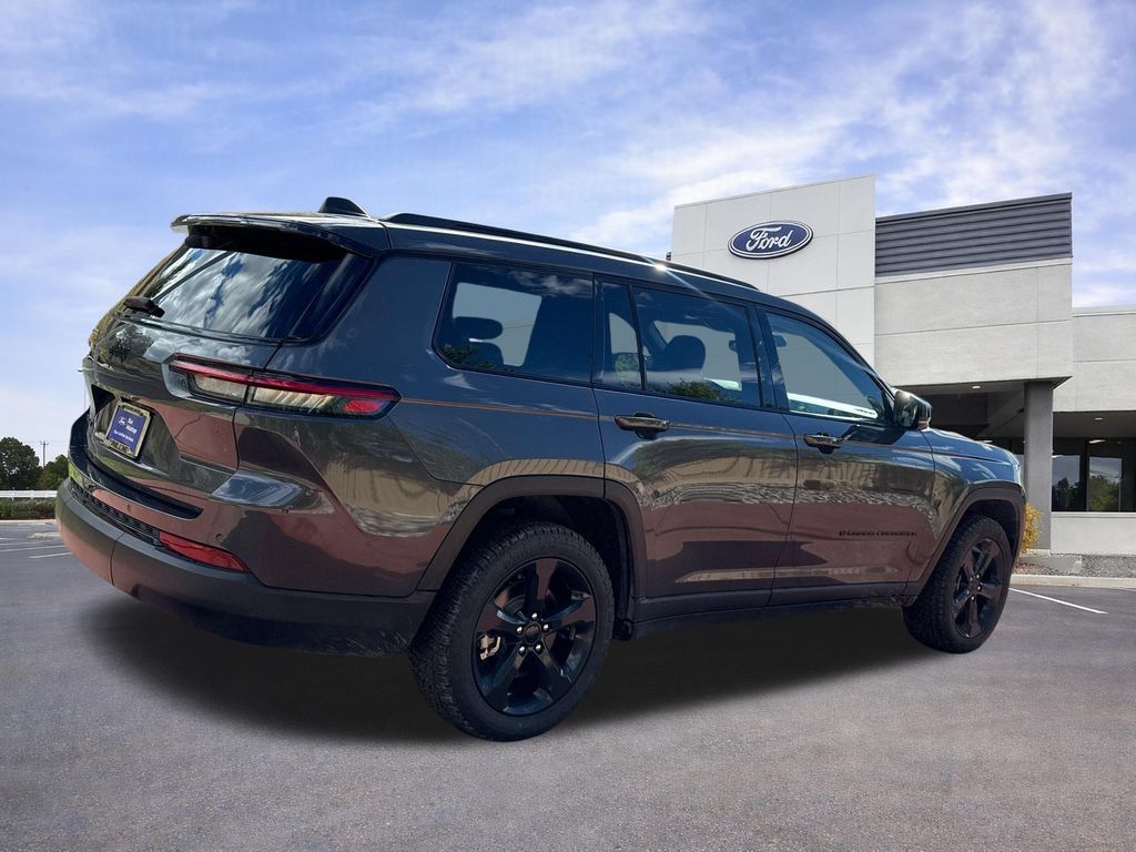 Used 2023 Jeep Grand Cherokee L Laredo AWD/4WD image 8