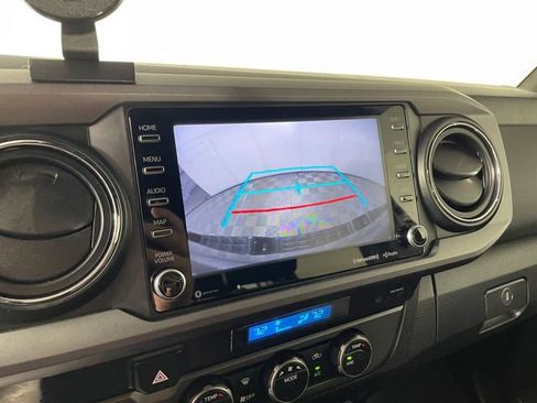 Used 2022 Toyota Tacoma TRD Off-Road w/ Technology Package AWD/4WD image 9