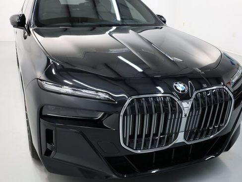 Used 2024 BMW 760i xDrive w/ Executive Package image 64