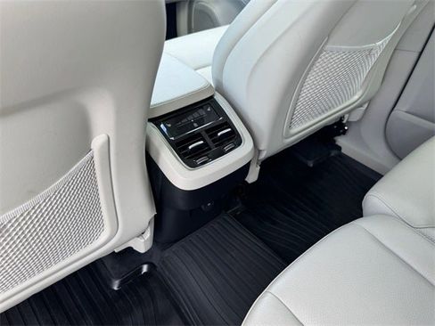Used 2021 Volvo XC90 T5 Momentum w/ Climate Package image 15