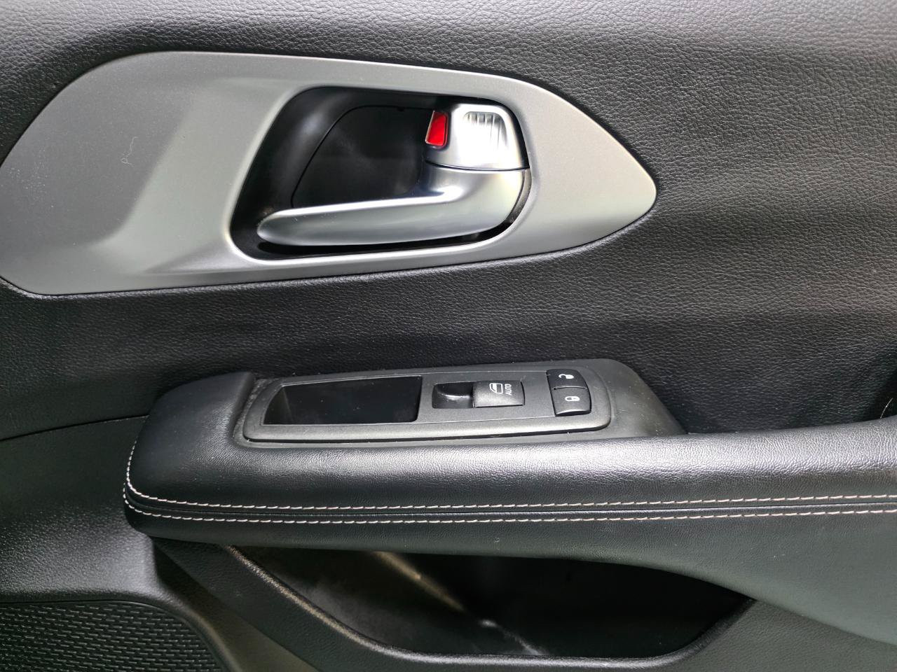 Used 2019 Chrysler Pacifica Limited w/ Advanced Safetytec Group FWD image 30